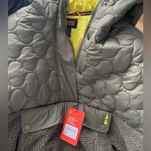 Pullover hoodie new with tag 🏷️